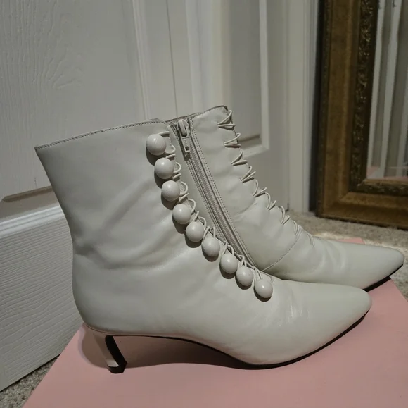 INTENTIONALLY BLANK IVORY BUTTON BOOT 7 - Picture 4 of 7